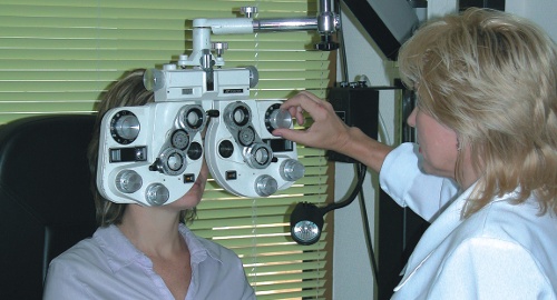 The eye examination and the laser surgery are painless. 
